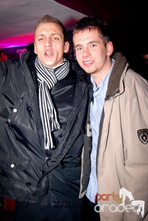 Atmosferă încinsă în Club Atti's, 