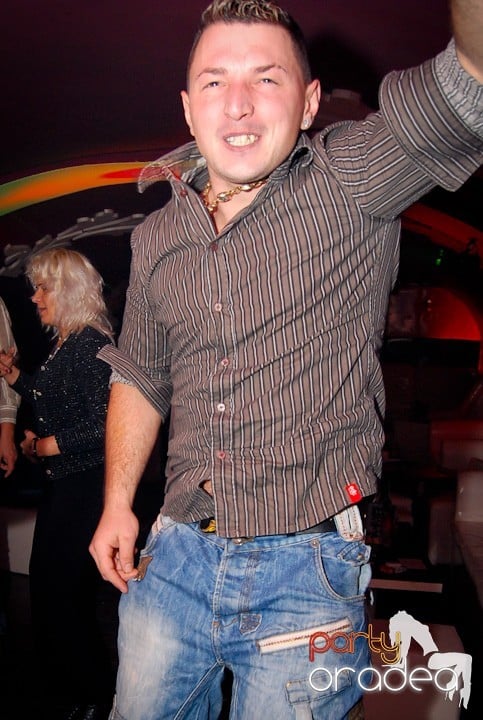 Atmosferă încinsă în Club Atti's, 