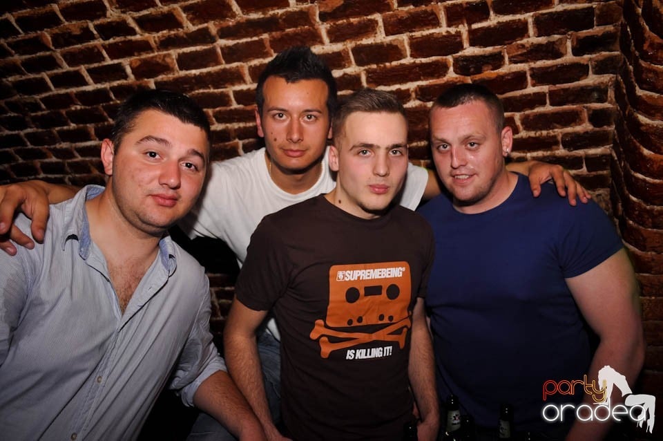 Atmosferă încinsă în Escape,