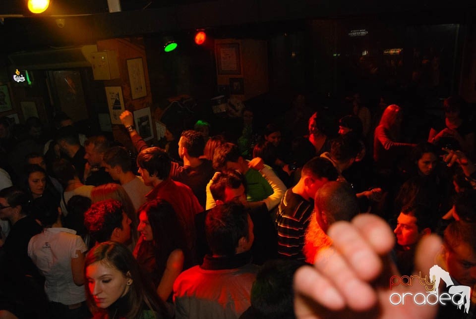 Atmosferă încinsă în Lord's Pub, Lord's Pub