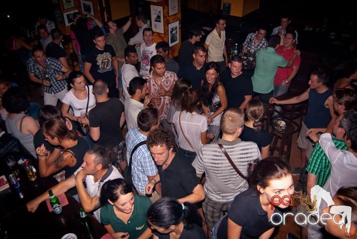 Atmosferă încinsă în Lord's, Lord's Pub