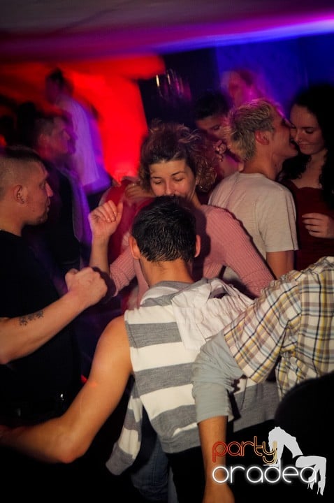 Atmosferă selectă în Club Atti's, 