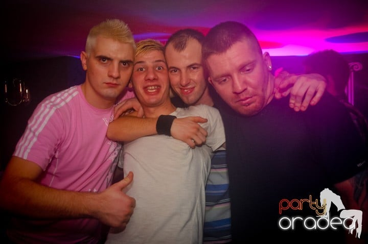 Atmosferă selectă în Club Atti's, 