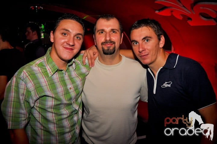 Atmosferă selectă în Club Atti's, 