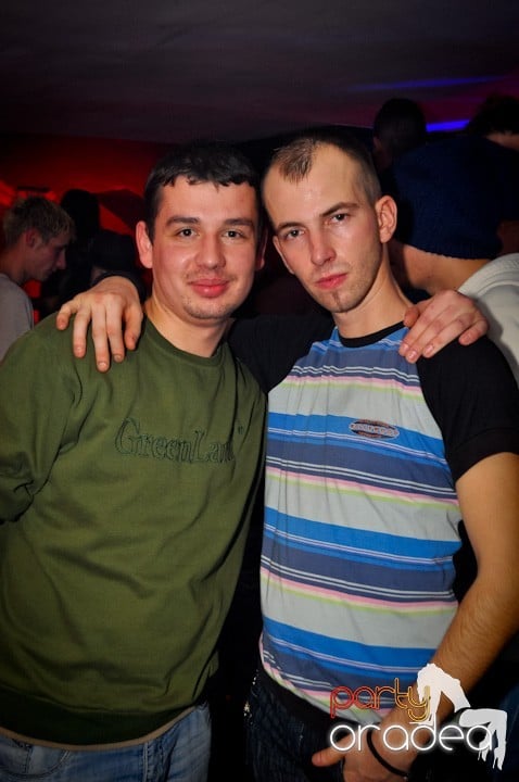 Atmosferă selectă în Club Atti's, 