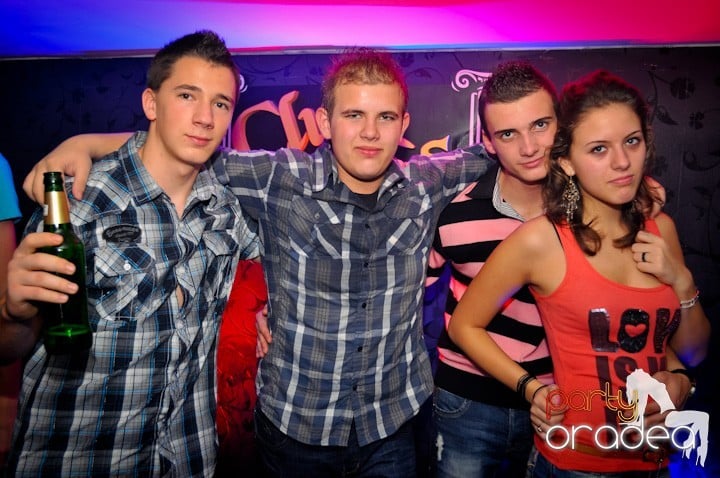 Atmosferă selectă în Club Atti's, 