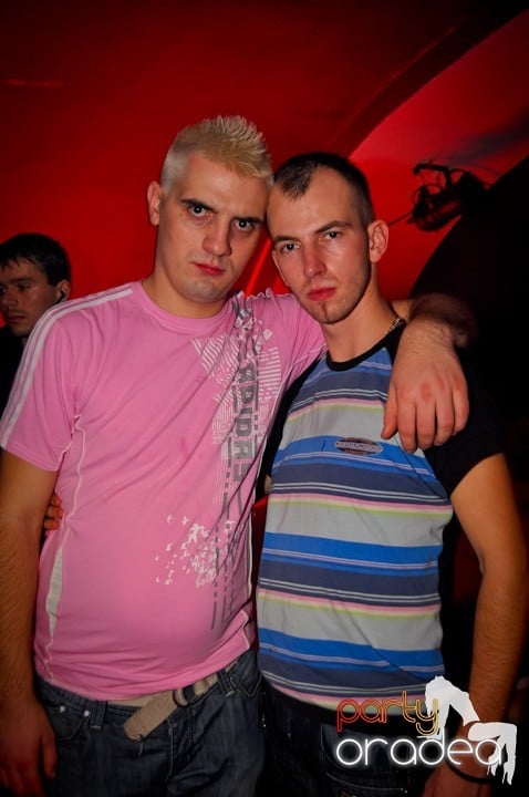 Atmosferă selectă în Club Atti's, 