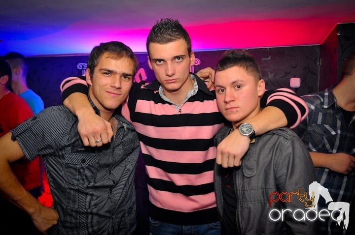 Atmosferă selectă în Club Atti's, 