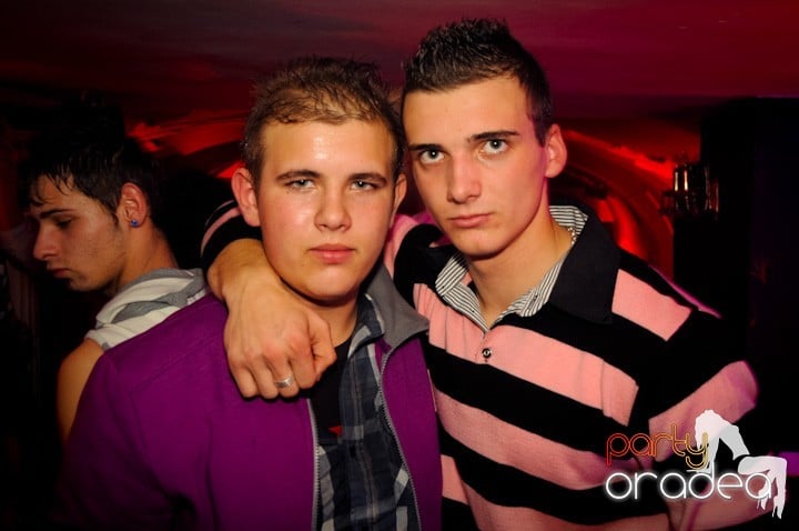 Atmosferă selectă în Club Atti's, 