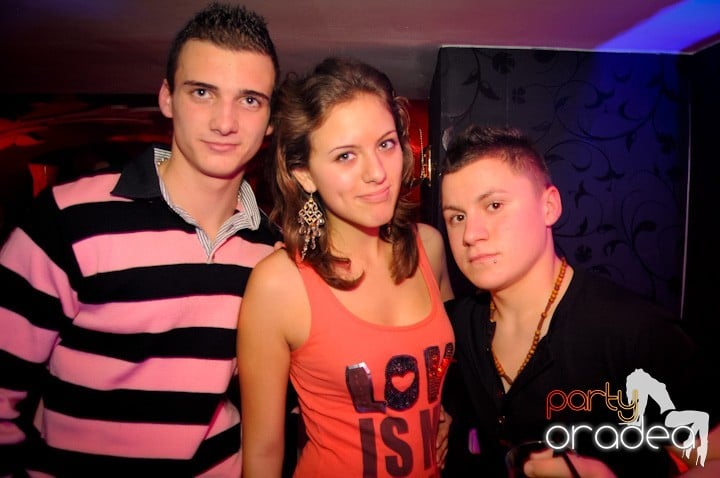 Atmosferă selectă în Club Atti's, 