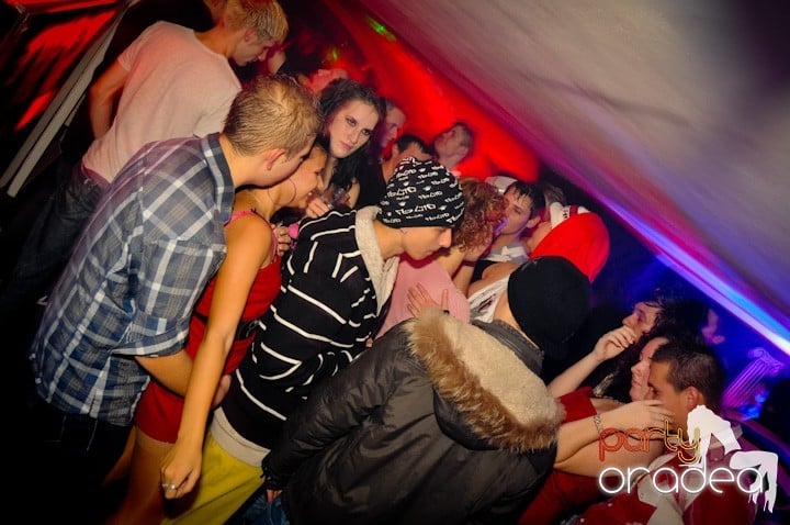 Atmosferă selectă în Club Atti's, 