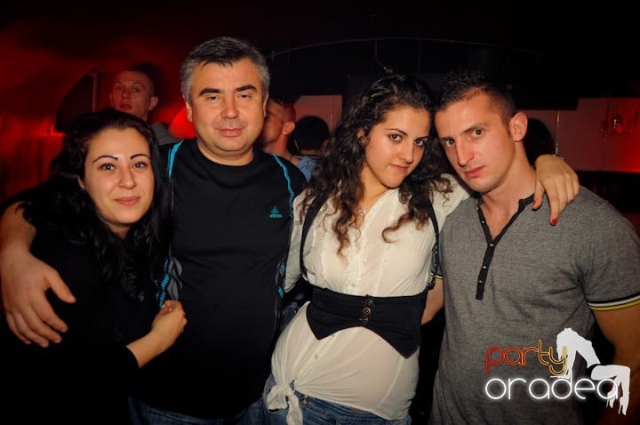 Atmosferă selectă în Club Atti's, 