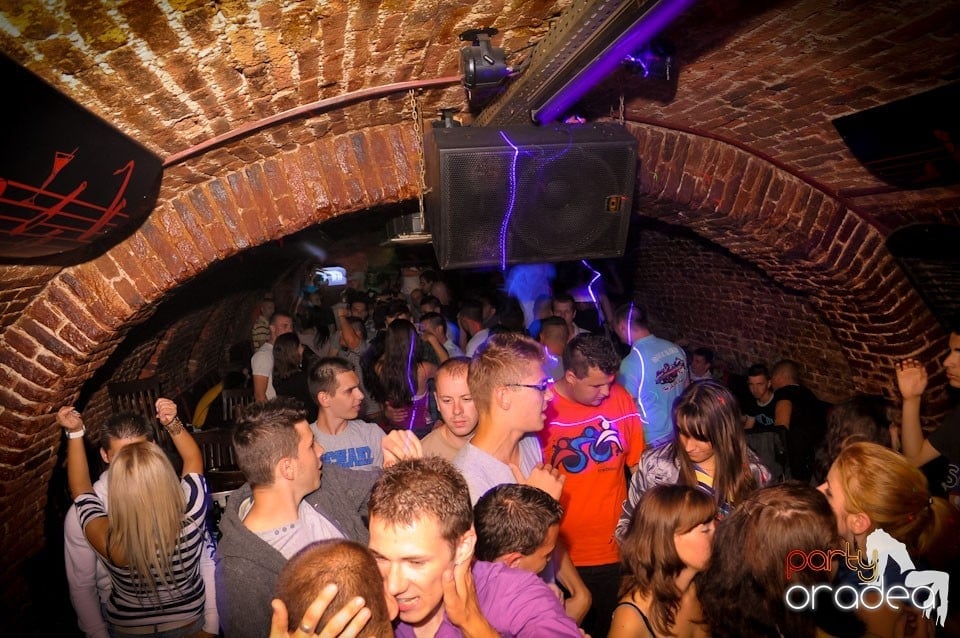 Back 2 Back - Caveman vs. Prody,