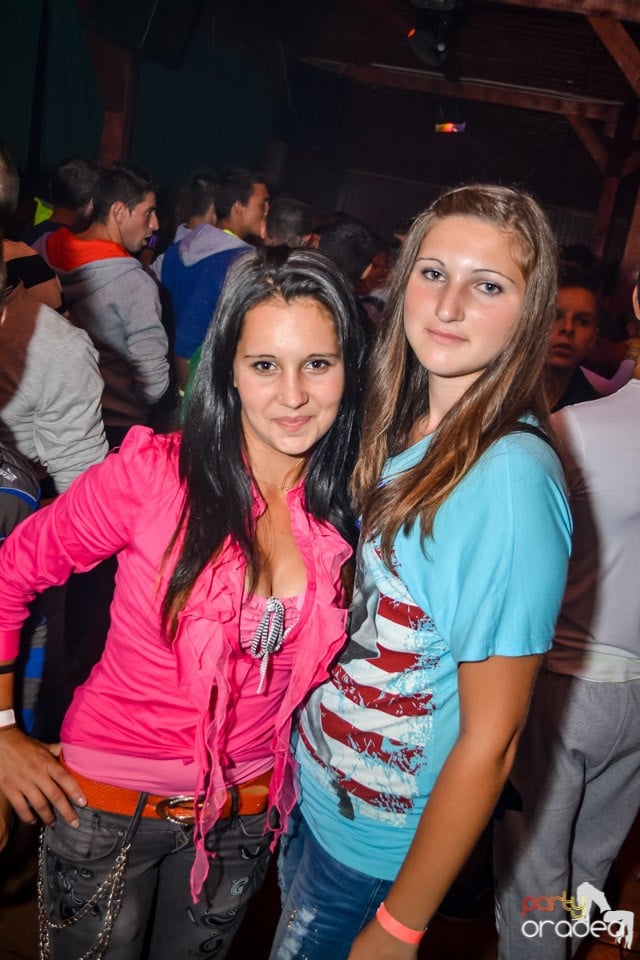 Back 2 school party, 