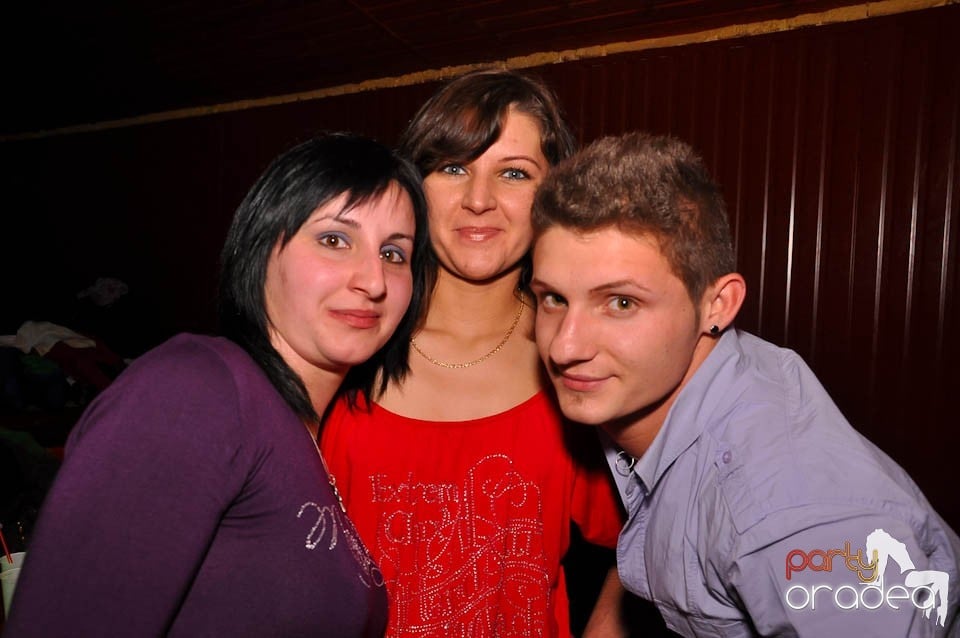 Bal mascat în discoteca Faház, 