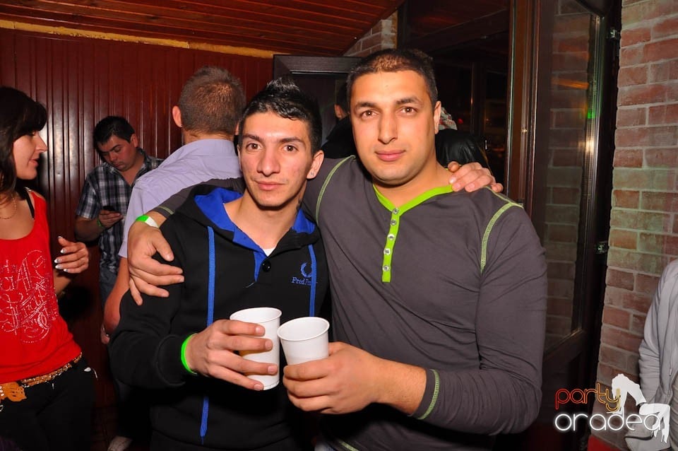 Bal mascat în discoteca Faház, 