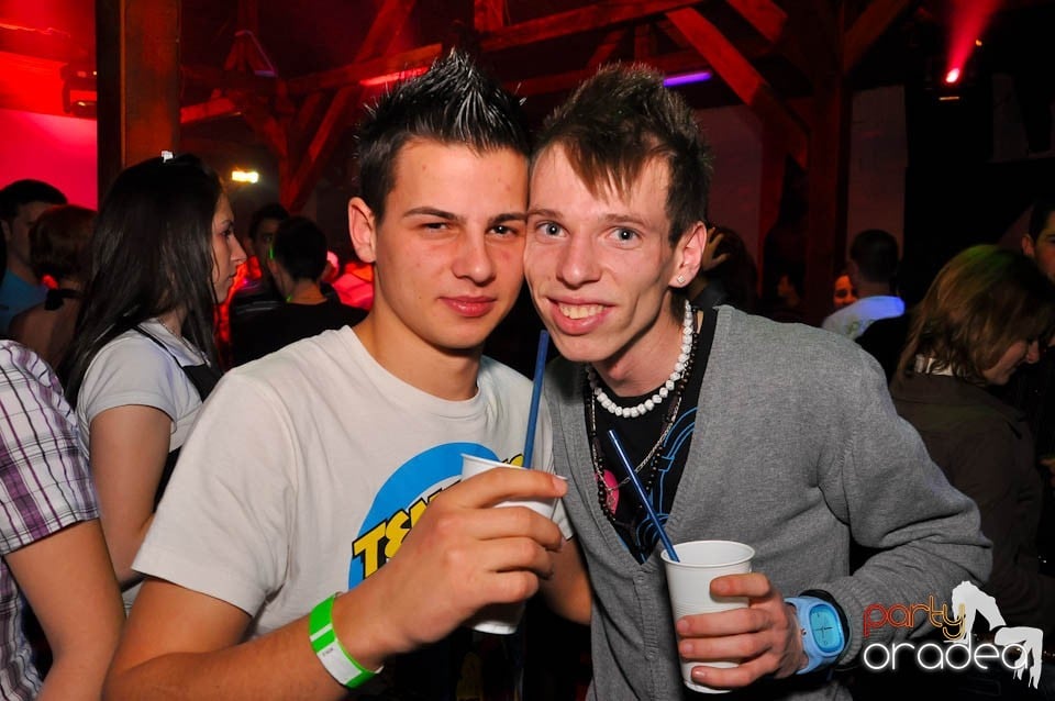 Bal mascat în discoteca Faház, 