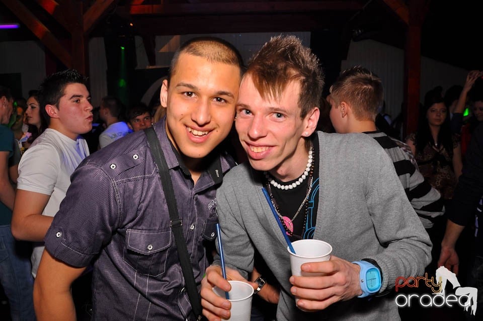 Bal mascat în discoteca Faház, 