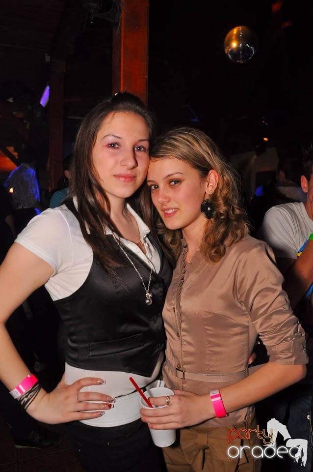 Bal mascat în discoteca Faház, 