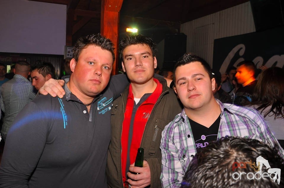 Bal mascat în discoteca Faház, 