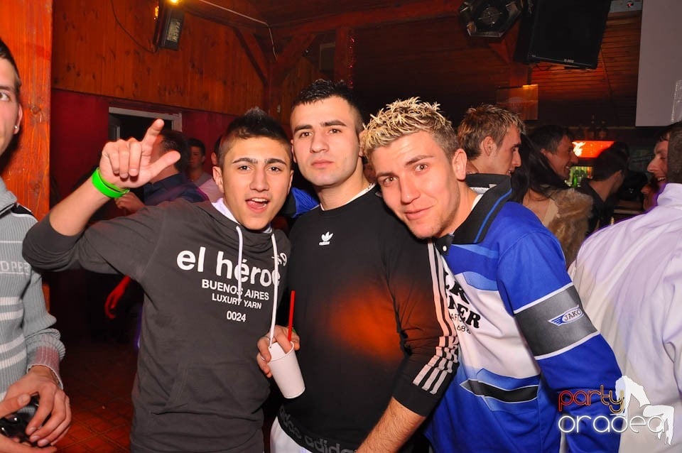 Bal mascat în discoteca Faház, 