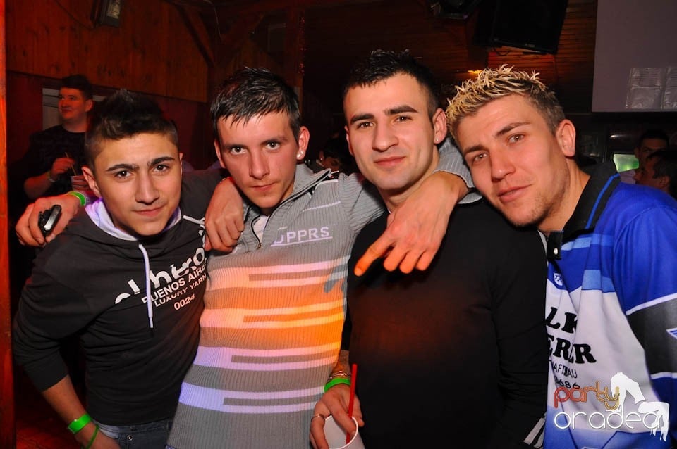 Bal mascat în discoteca Faház, 