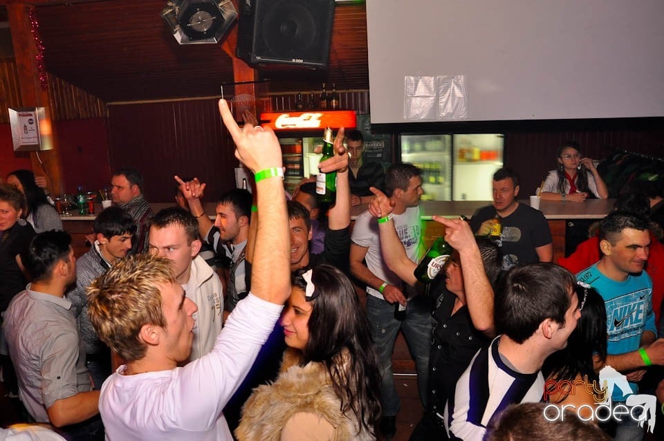 Bal mascat în discoteca Faház, 