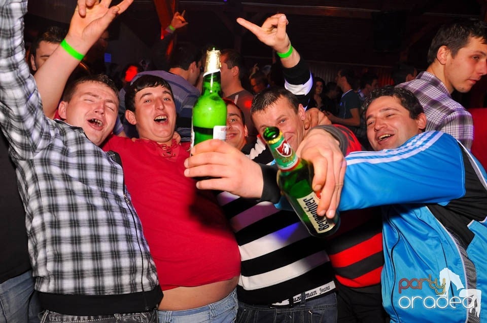 Bal mascat în discoteca Faház, 