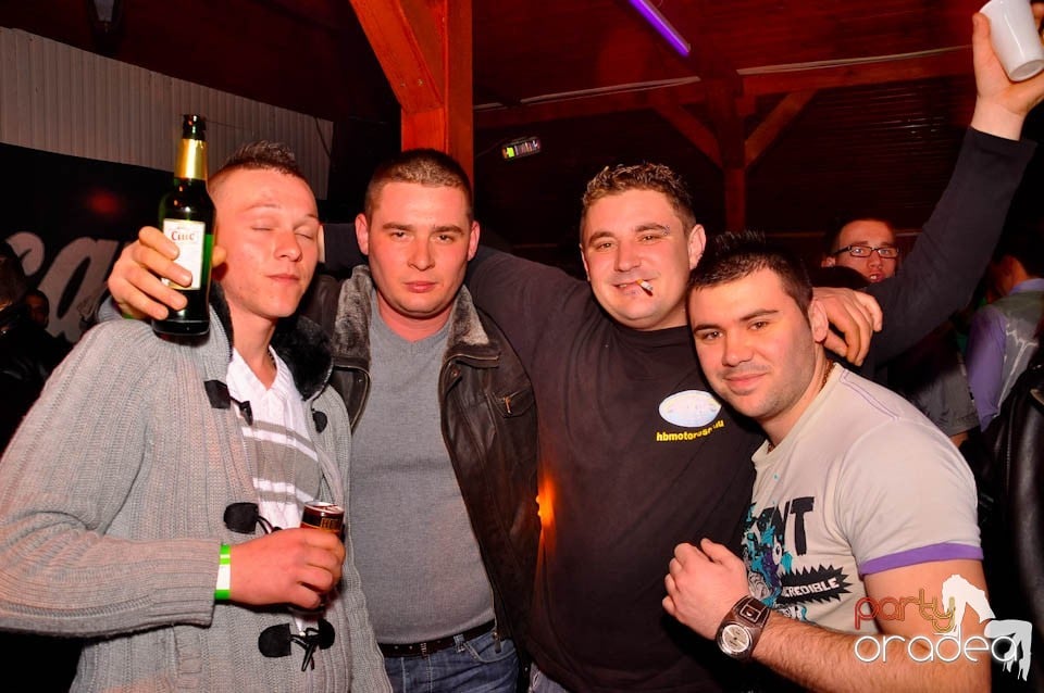 Bal mascat în discoteca Faház, 