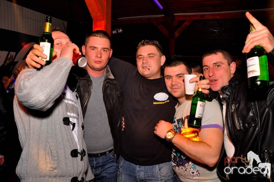 Bal mascat în discoteca Faház, 