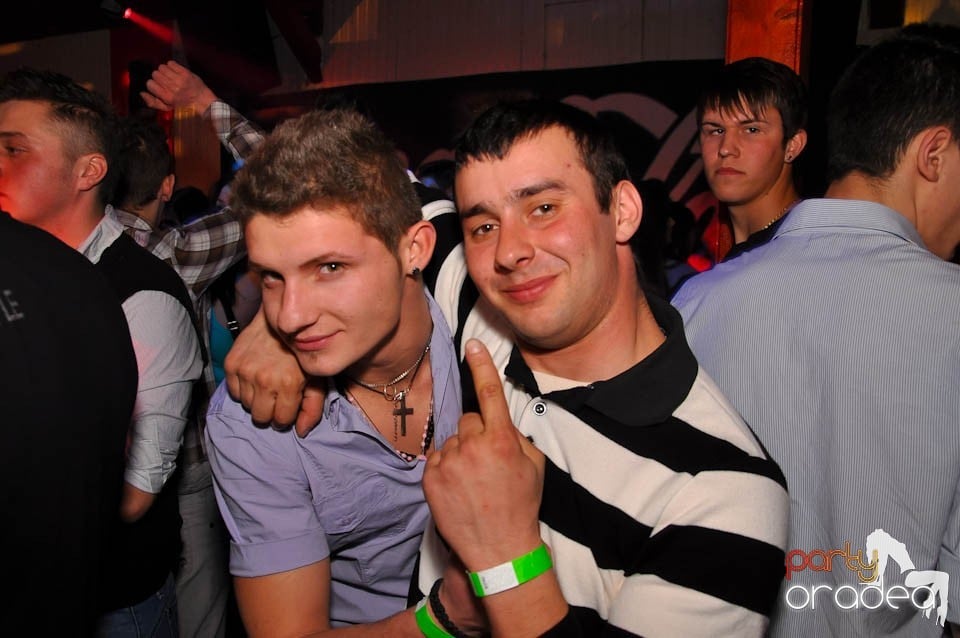 Bal mascat în discoteca Faház, 