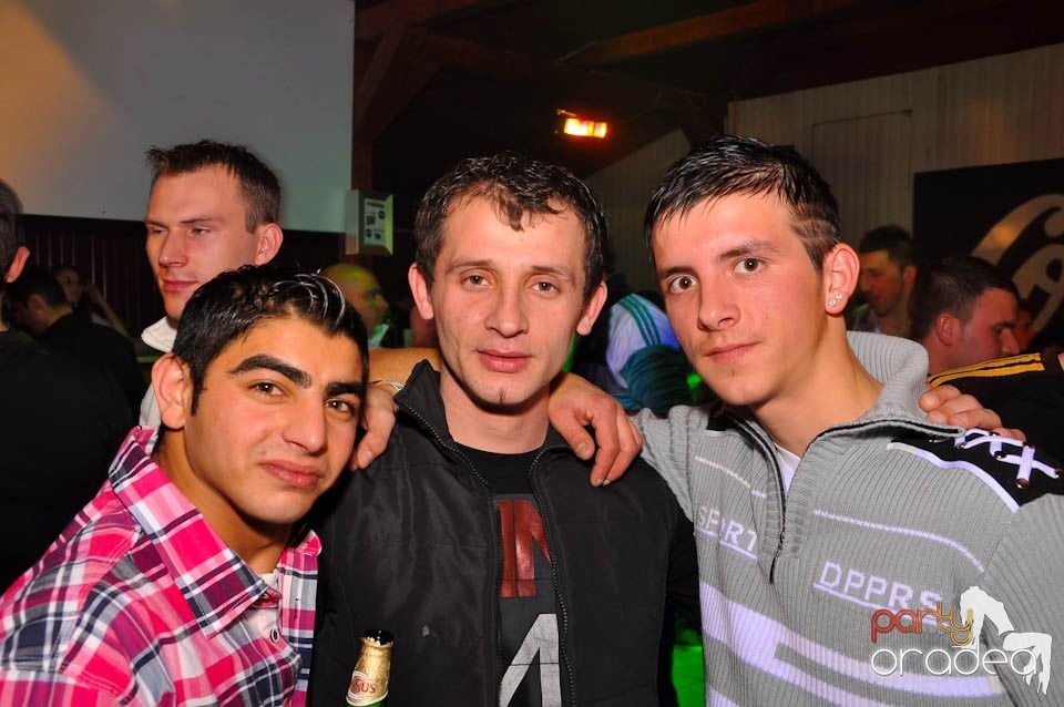 Bal mascat în discoteca Faház, 