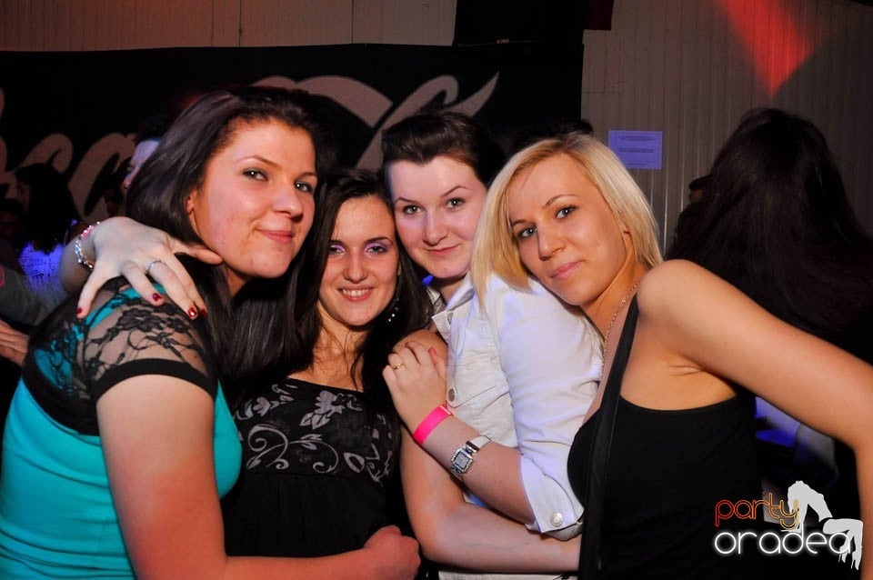 Bal mascat în discoteca Faház, 