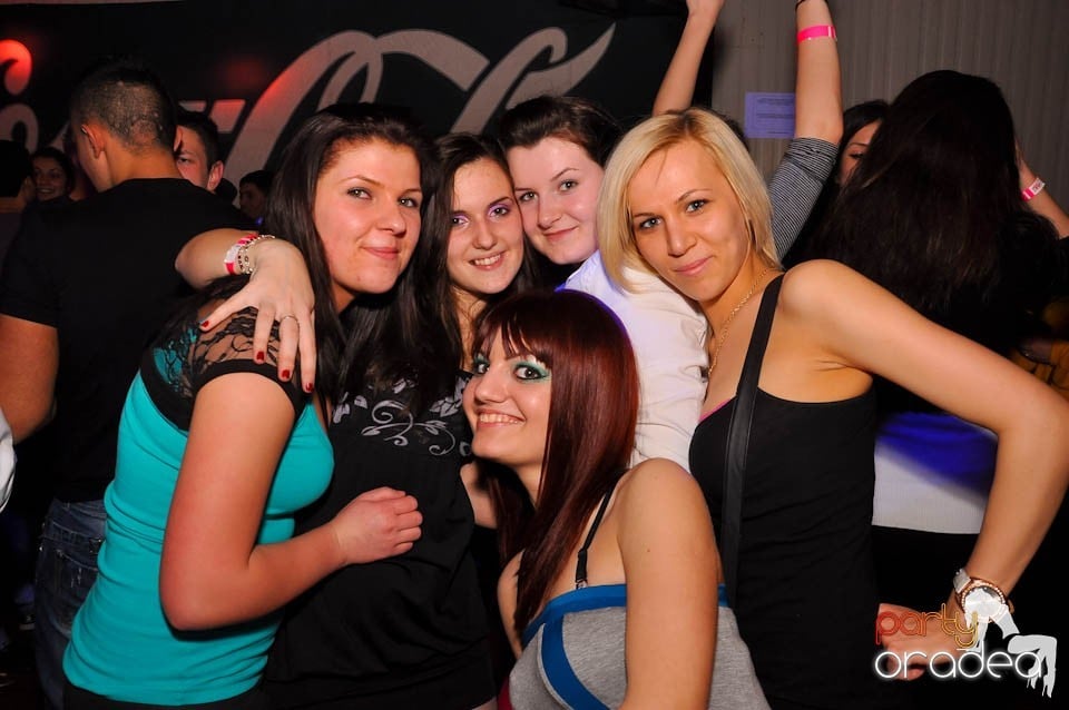 Bal mascat în discoteca Faház, 