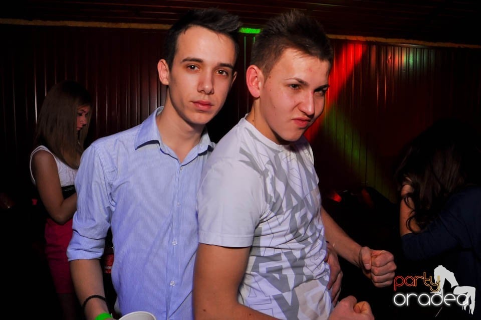 Bal mascat în discoteca Faház, 