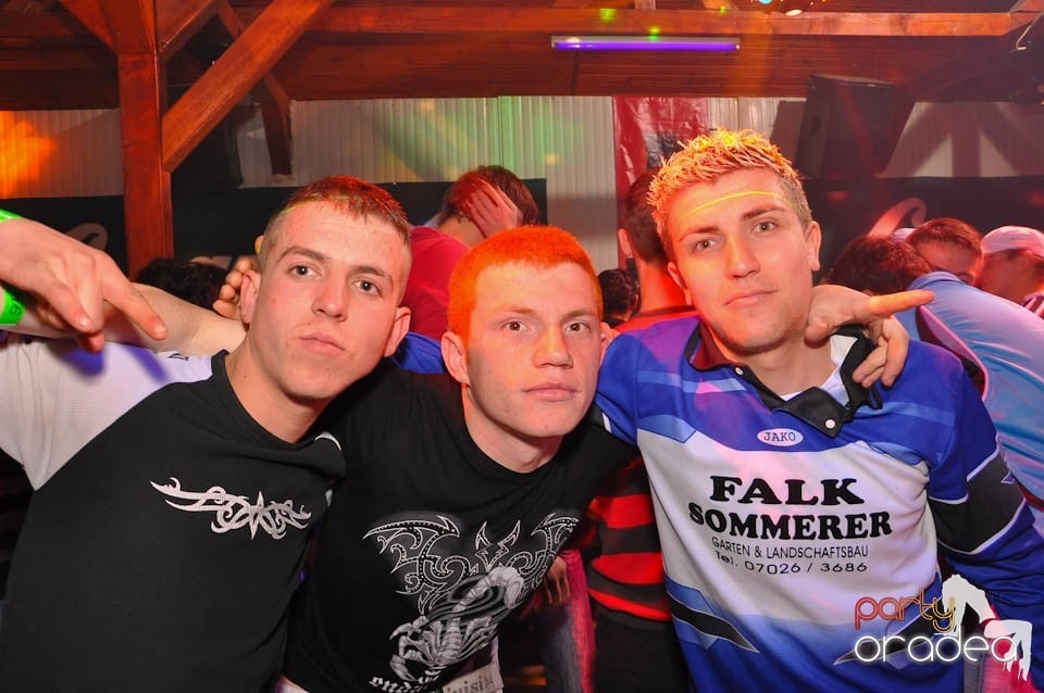 Bal mascat în discoteca Faház, 