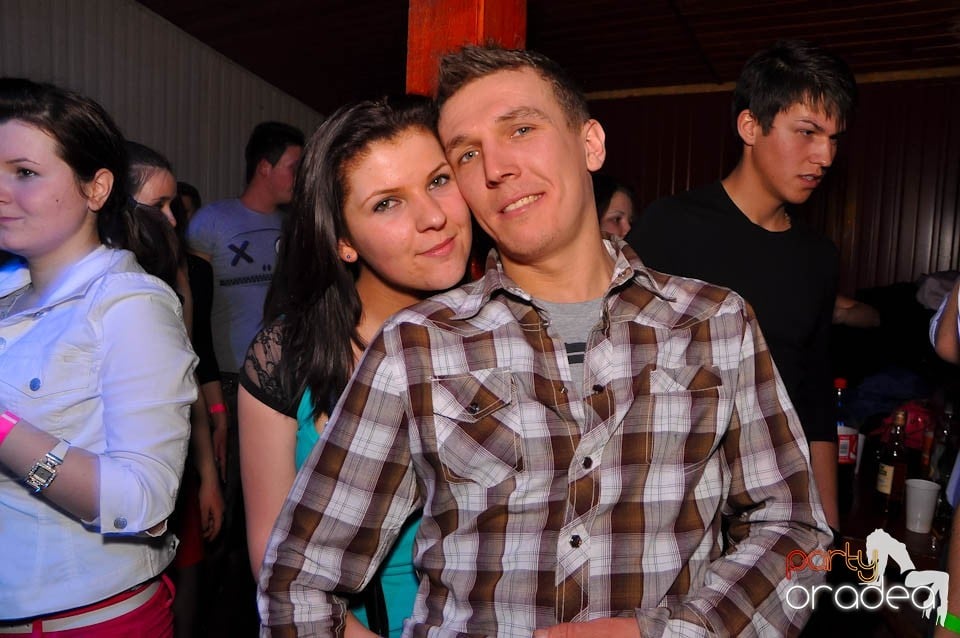 Bal mascat în discoteca Faház, 