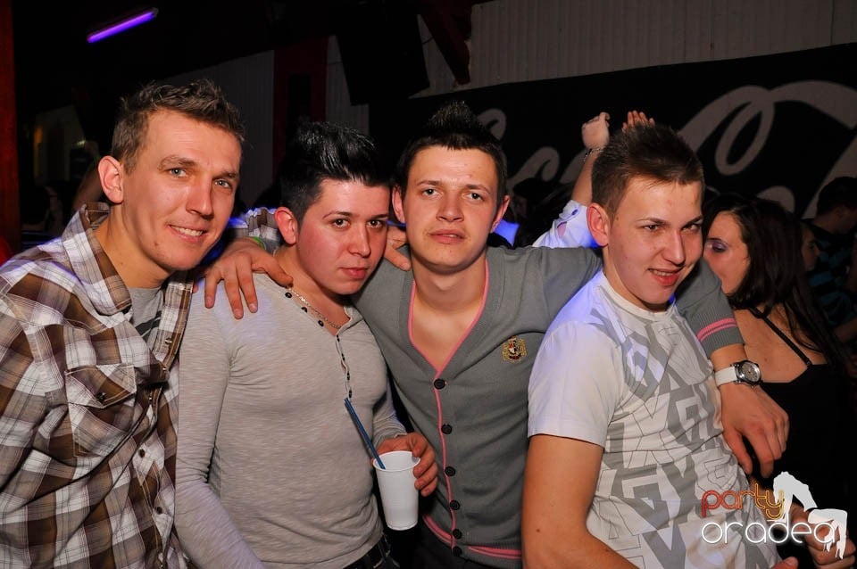 Bal mascat în discoteca Faház, 