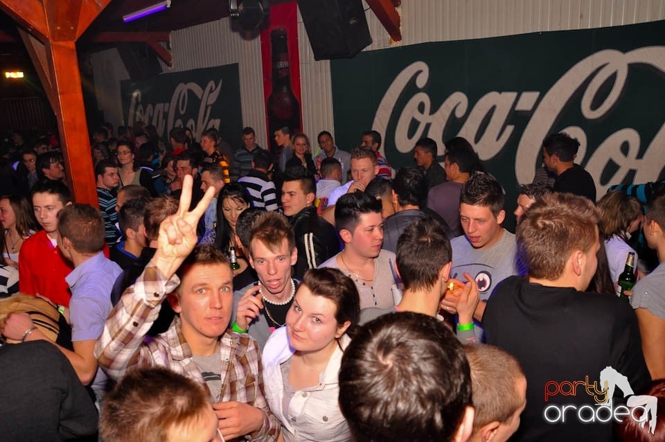 Bal mascat în discoteca Faház, 