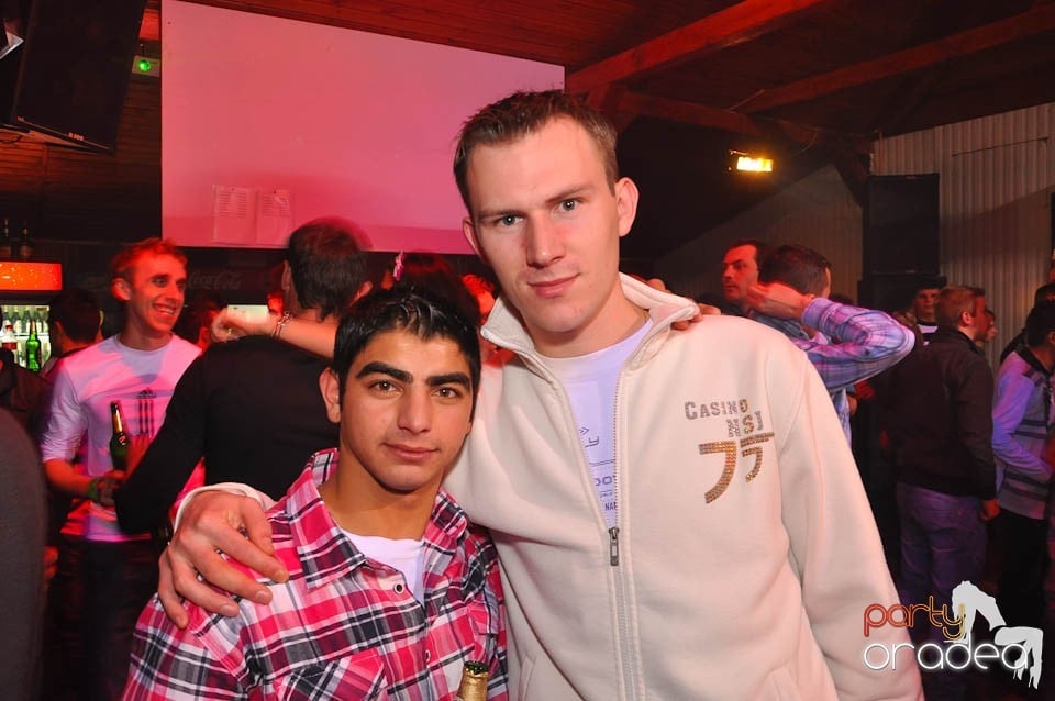 Bal mascat în discoteca Faház, 