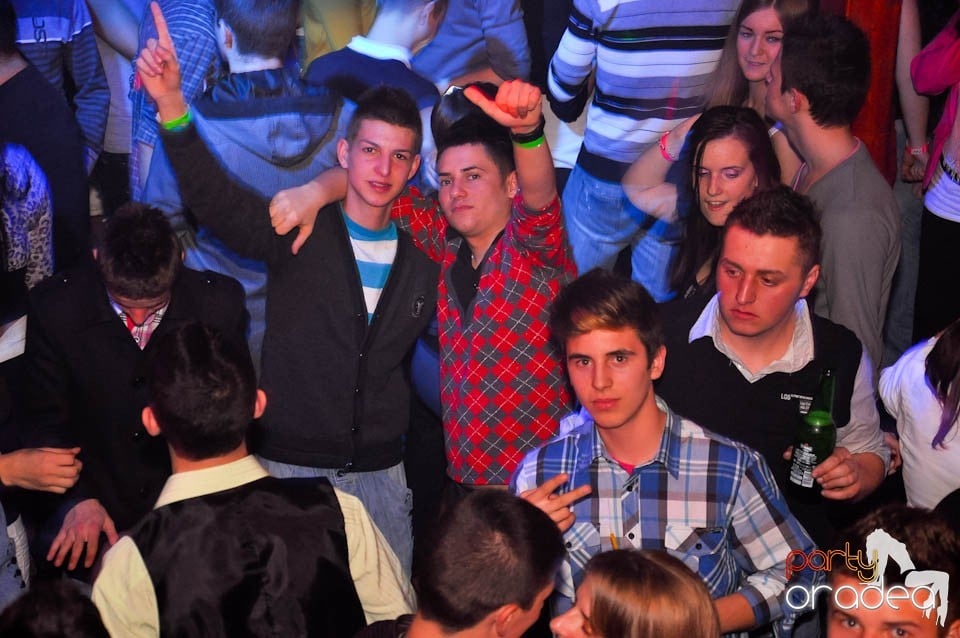 Bal mascat în discoteca Faház, 