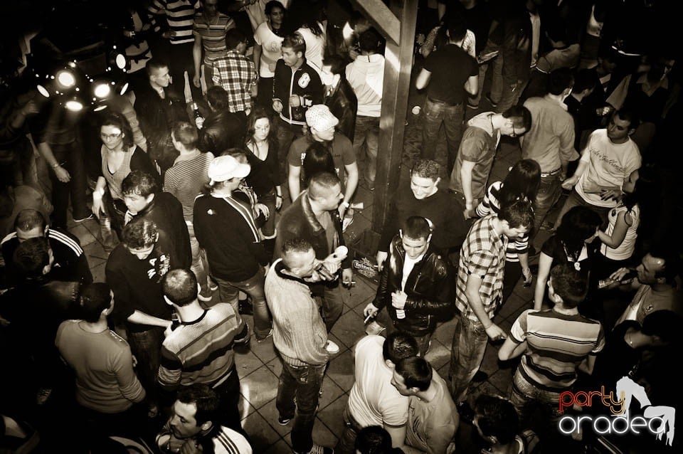 Bal mascat în discoteca Faház, 