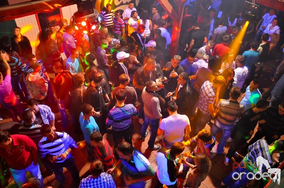 Bal mascat în discoteca Faház, 