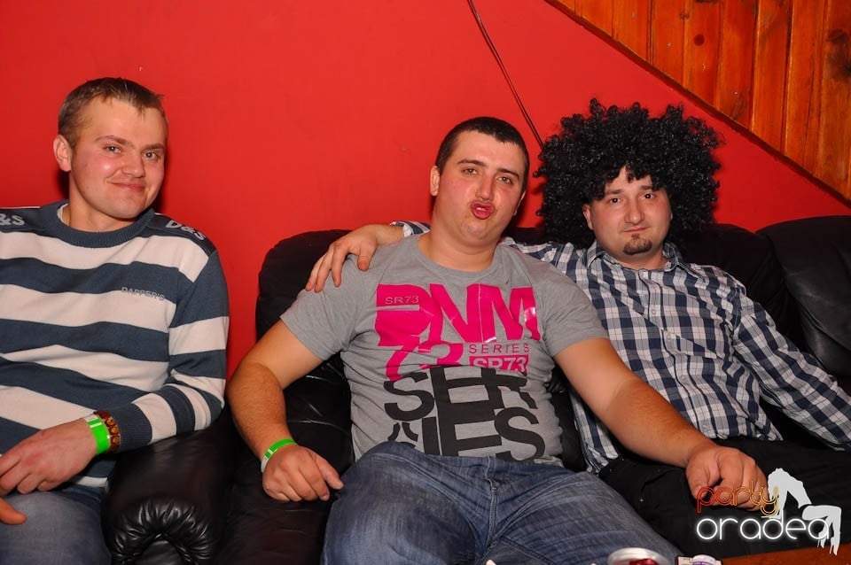 Bal mascat în discoteca Faház, 
