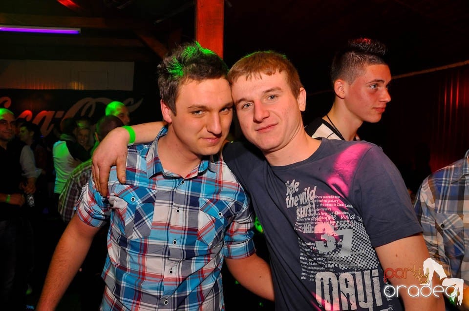 Bal mascat în discoteca Faház, 