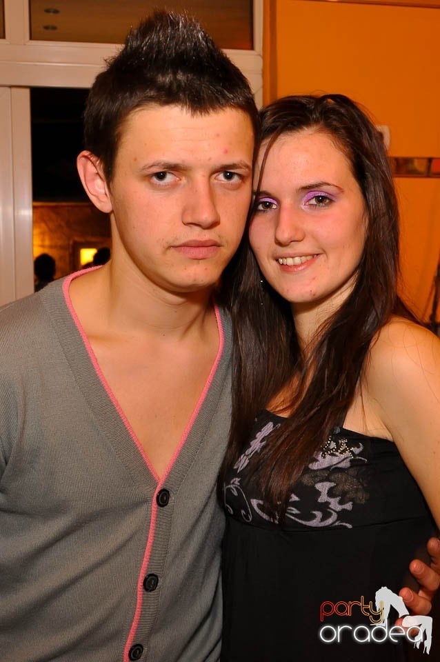 Bal mascat în discoteca Faház, 