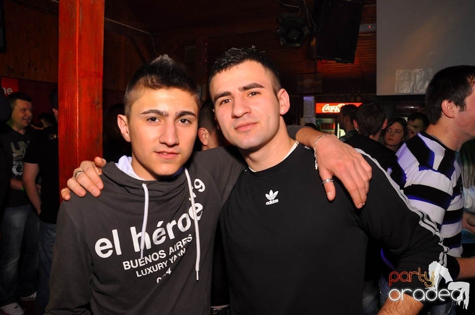 Bal mascat în discoteca Faház, 