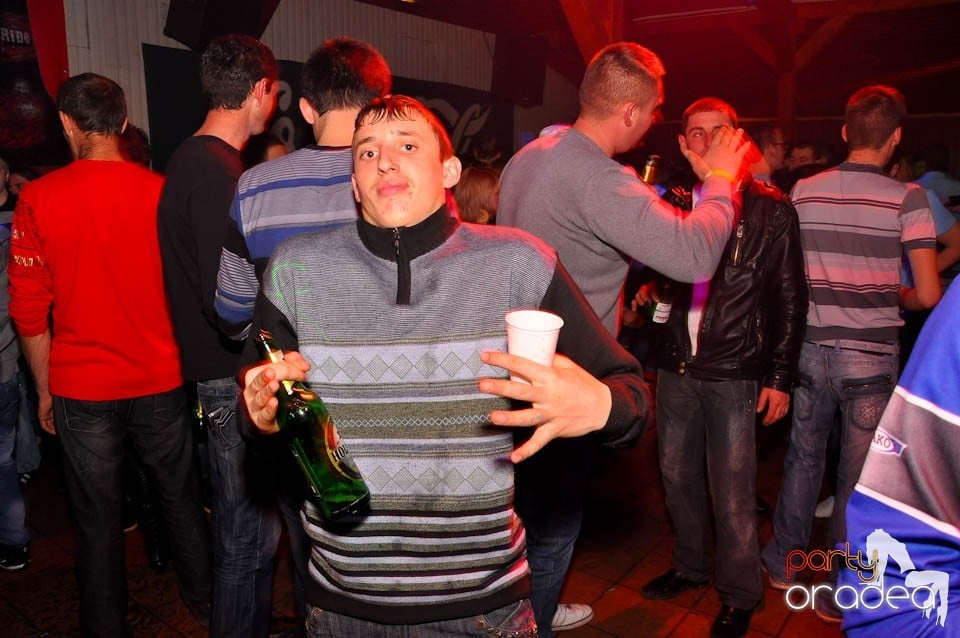 Bal mascat în discoteca Faház, 