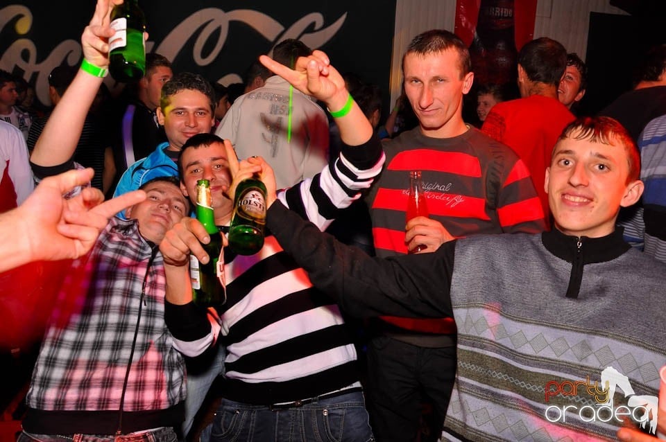 Bal mascat în discoteca Faház, 