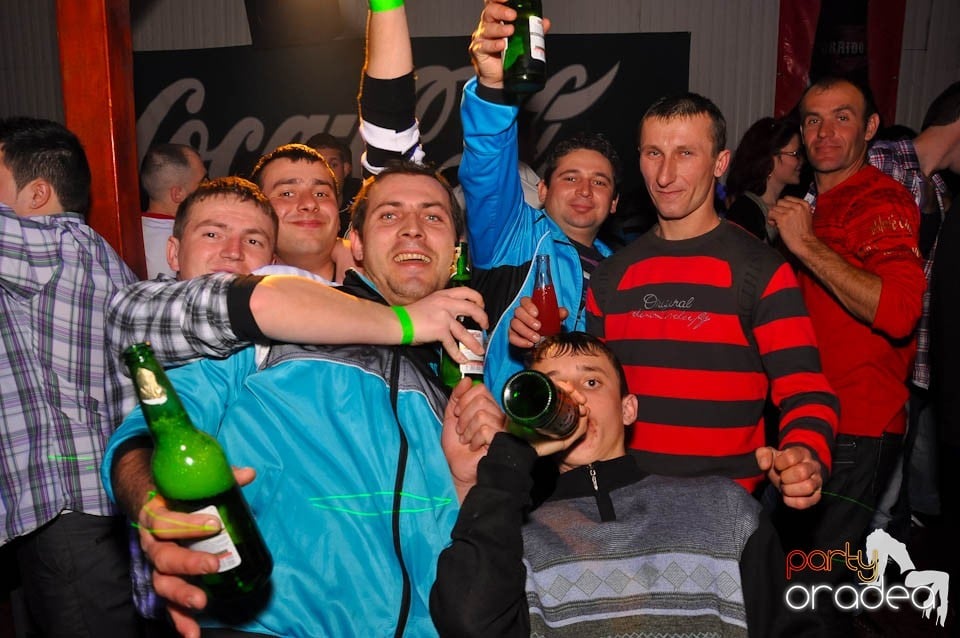 Bal mascat în discoteca Faház, 